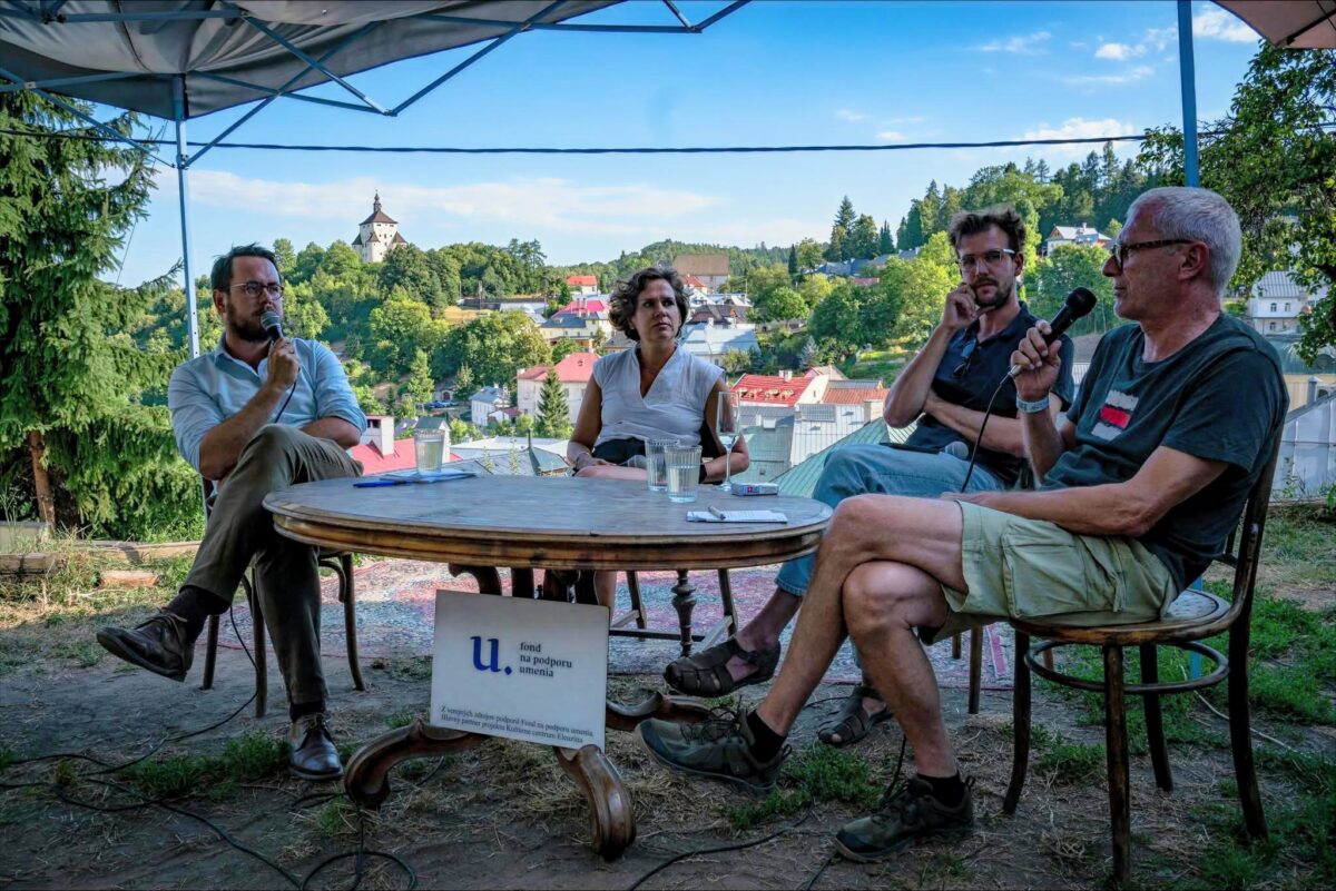 Zľava: Marcel Šedo, Katarína Mišíková, Matej Sotník a Martin Ciel počas diskusie na festivale 4 živly. Foto: Imrich Kútik Radosť