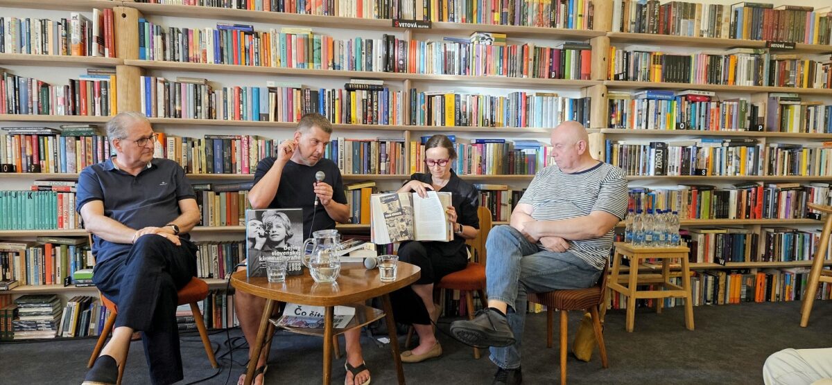 31. Art Film Peter Dubecký, Martin Kaňuch, Mária Ferenčuhová a Peter Michalovič na diskusii o filmovej literatúre. Foto: Filmsk.sk