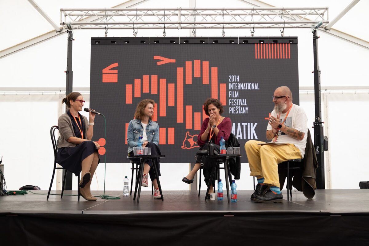 Cinematik 2025 Piešťany Mária Ferenčuhová, Jana Močková, Katarína Mišíková a Juraj Malíček na diskusii o filmovej kritike. Foto: MFF Cinematik/Miro Záhoranský