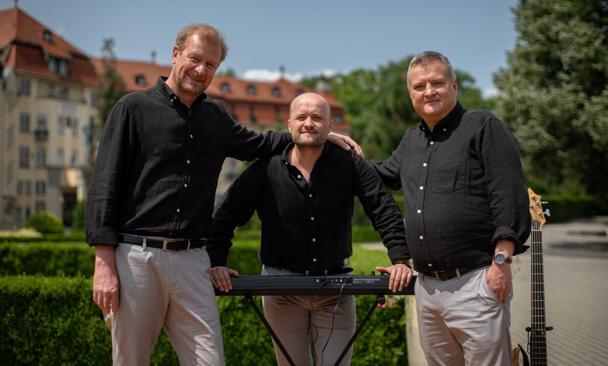 Šviháci_Martin Pechlát, Daniel Fischer a Tomáš Jeřábek vo filme Šviháci. Foto: NUNEZ NFE