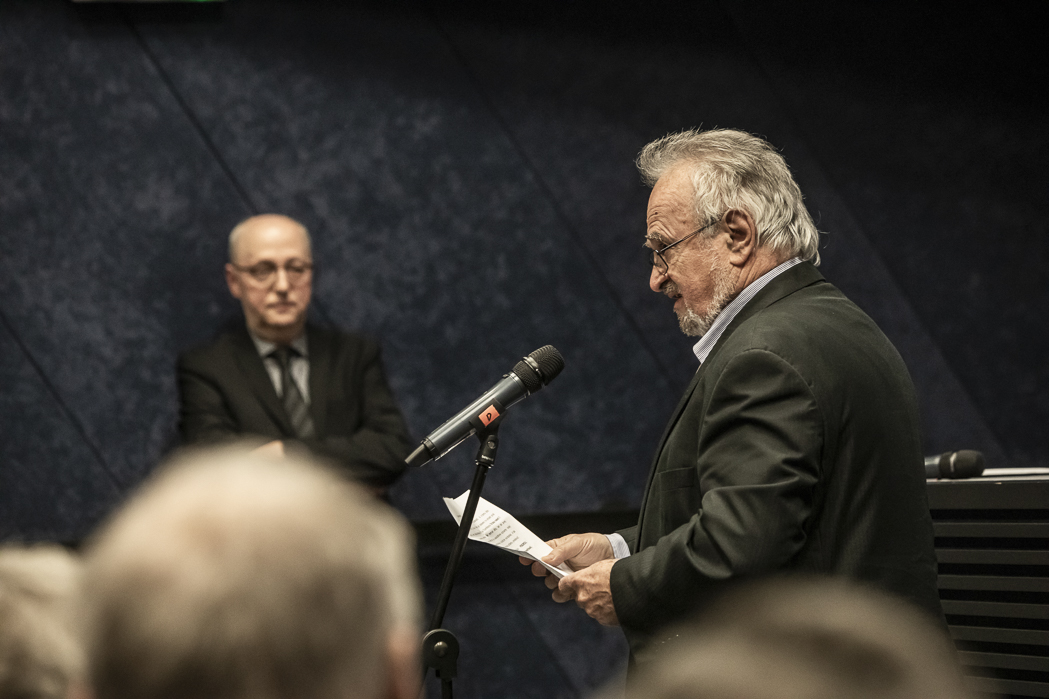 Profesor strihovej skladby Patrik Pašš na spomienkovom podujatí začiatok dlhoročnej spolupráce s Marianom Urbanom cez film Papierové hlavy. Foto: Miro Nôta