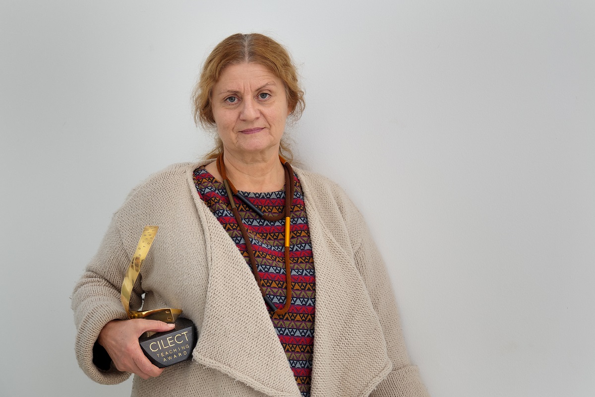 rozhovor Zuzana Gindl-Tatárová. Zuzana Gindl-Tatárová s prestížnou cenou CILECT. Foto: archív ZGT