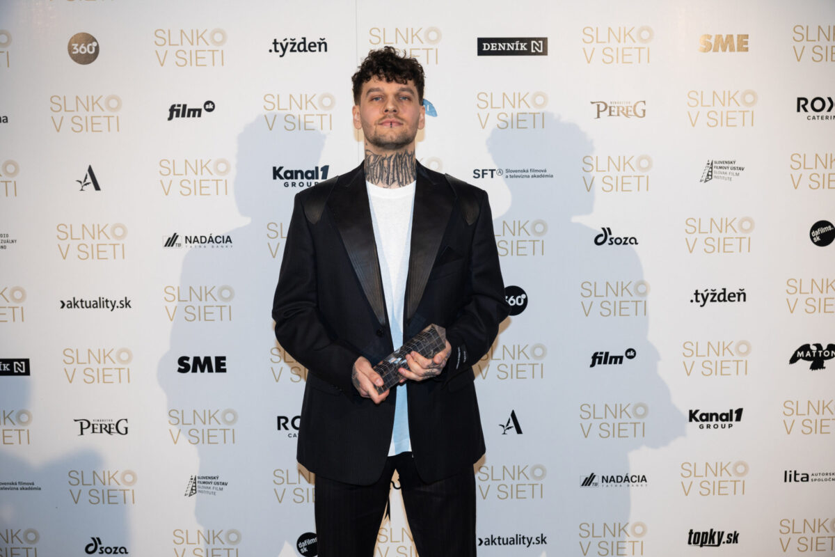 Slnko v sieti prejavy Strihač Roman Kelemen s cenu za film Nepela. Foto: SFTA