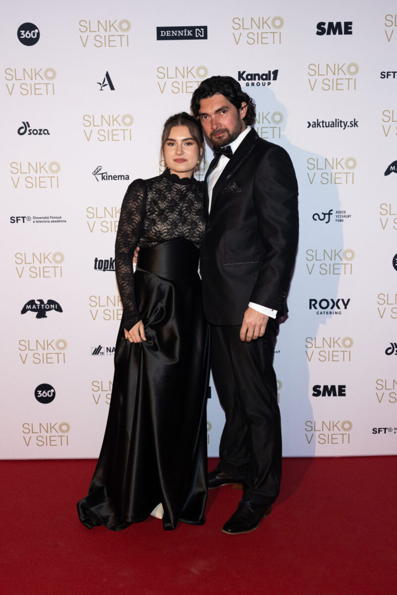 Slnko v sieti prejavy Ocenení herci z filmu Potopa Sára Chripáková a Vladimír Čema. Foto: SFTA