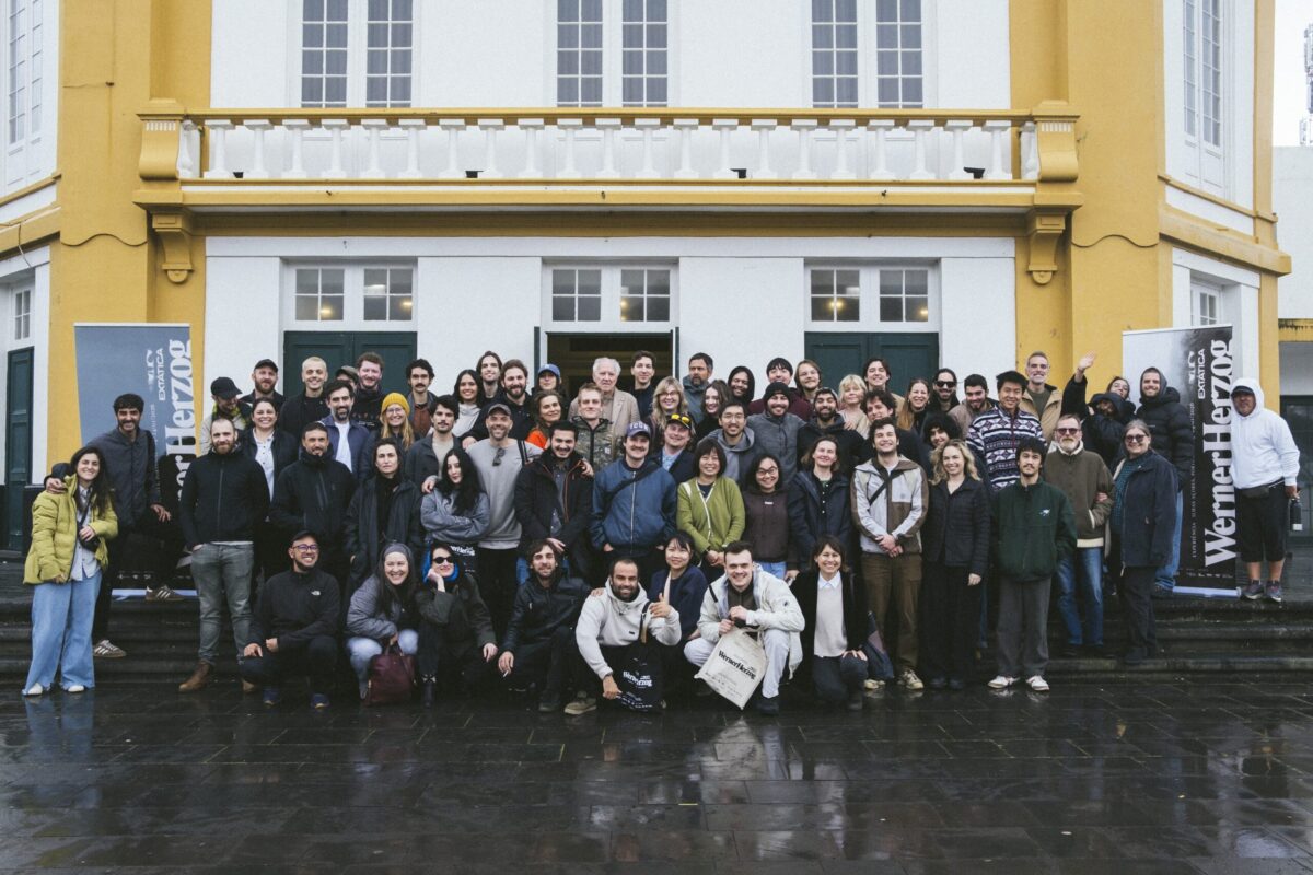 Werner Herzog Účastníci a účastníčky workshopu Extática 2026 s Wernerom Herzogom. Foto: Subtilography