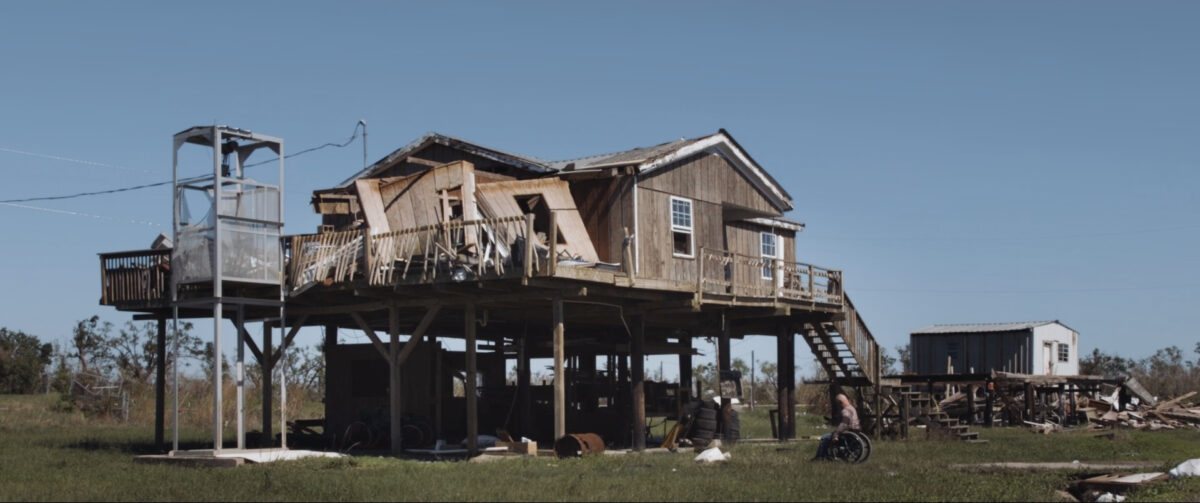 Kým hory horia voda stúpa Záber z filmu Zakorenení vo vode. Foto: Film Expanded